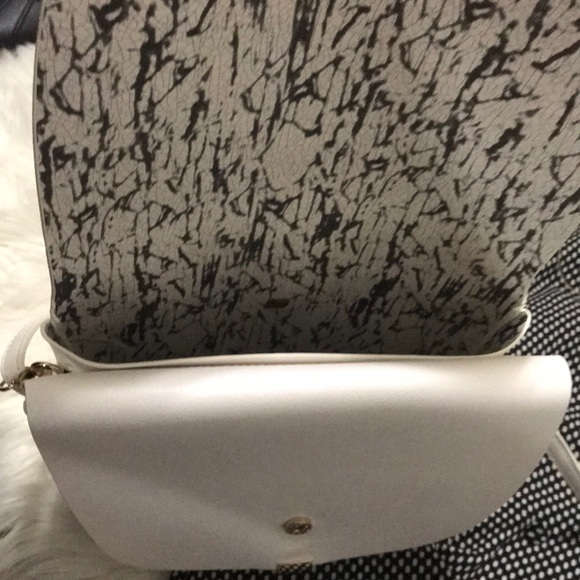 White Travel Purse - Picture 4 of 7
